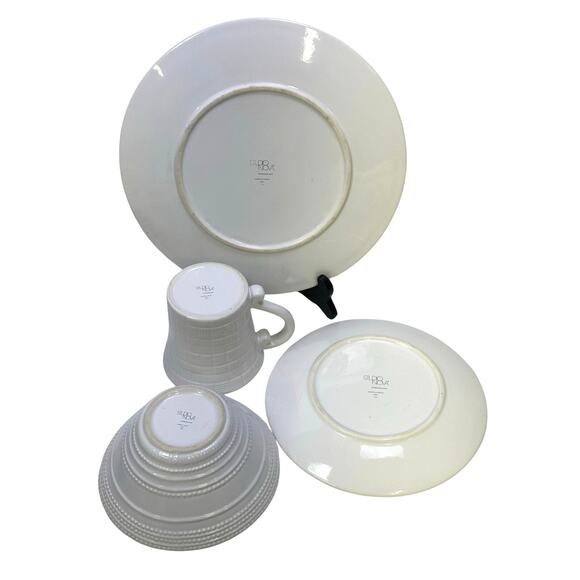 Chantilly White Graphic Studio Nova Embossed Dinnerware 4-Piece Place Setting - Picture 4 of 5